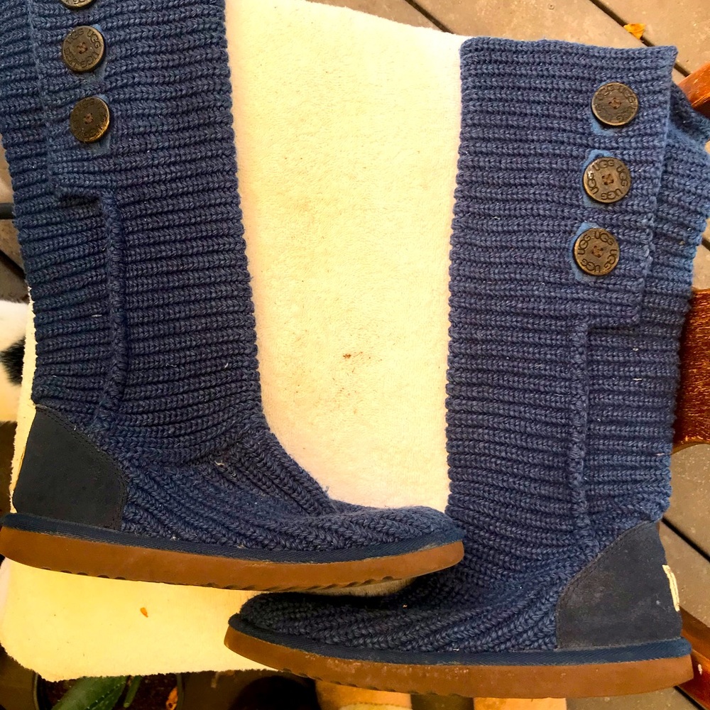 Cute Ugg slipper boots .. great condition blue size:8